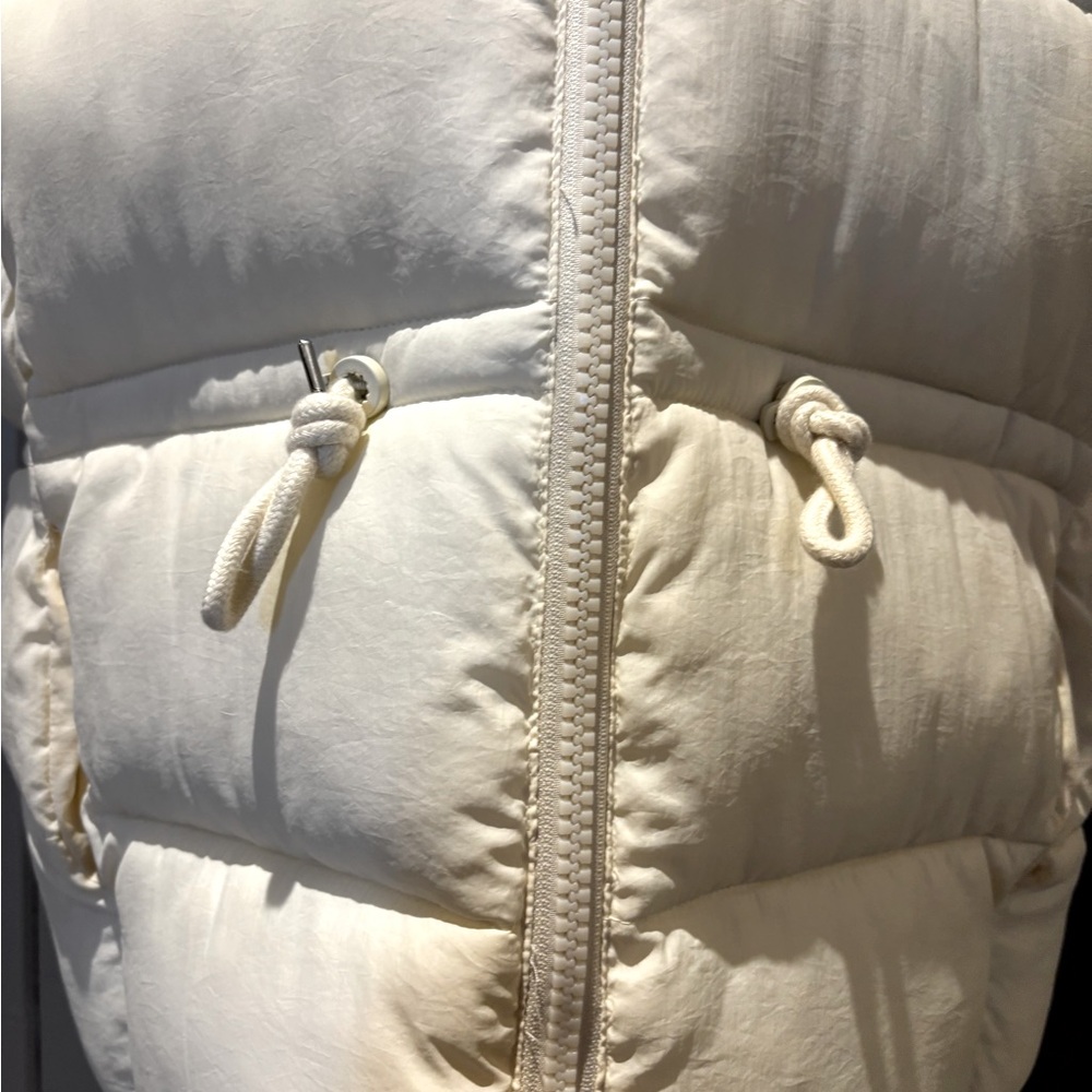 Long White Puffer - Picture 3 of 3